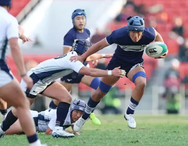 足立の突進　高校ラグビー