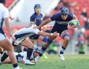 足立の突進　高校ラグビー