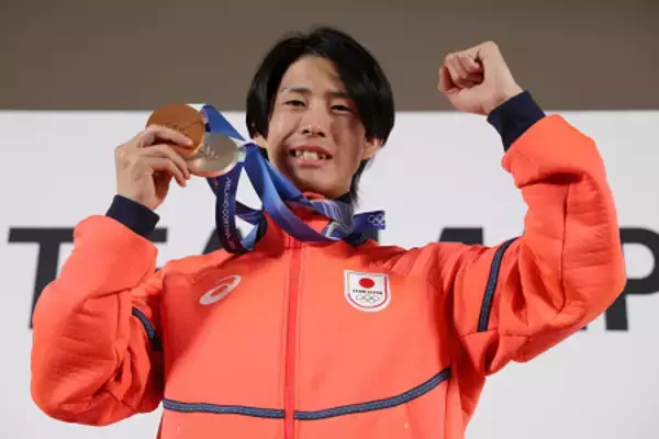 ポーズを取る堀島　五輪