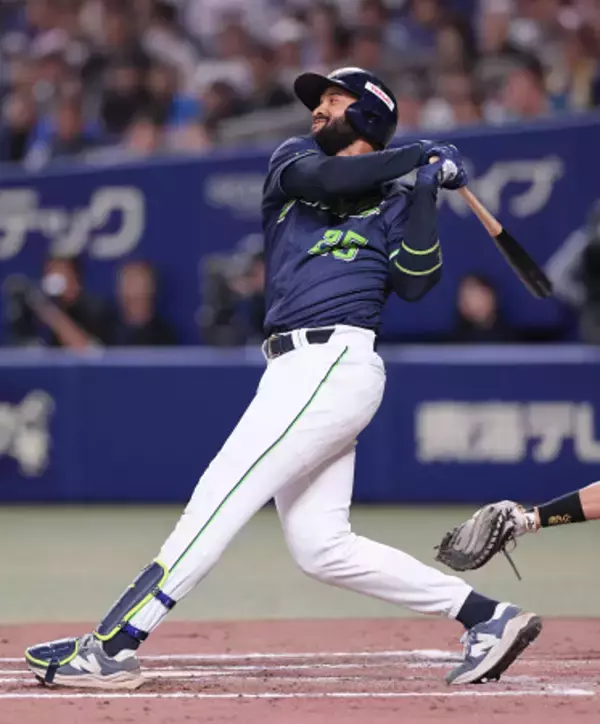 サンタナの勝ち越しソロ　プロ野球