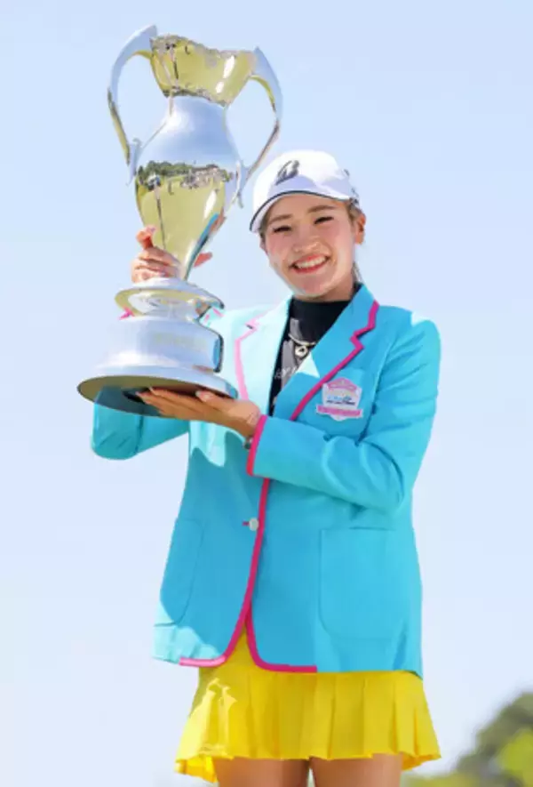 桑木志帆が４勝目＝１打差２位に呉佳晏―ＲＫＢ女子ゴルフ