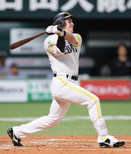栗原の先制２ラン　プロ野球