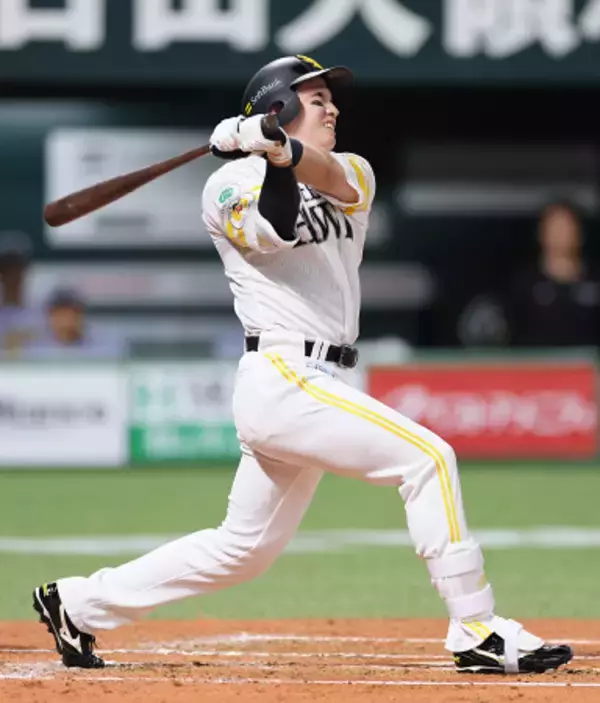 栗原の先制２ラン　プロ野球