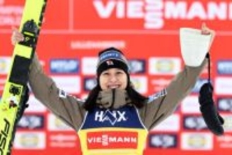 丸山が初優勝、日本女子３人目＝伊藤８位、高梨１１位―Ｗ杯ジャンプ