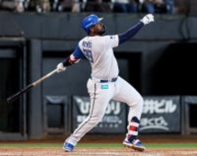 レイエスの勝ち越しソロ　プロ野球