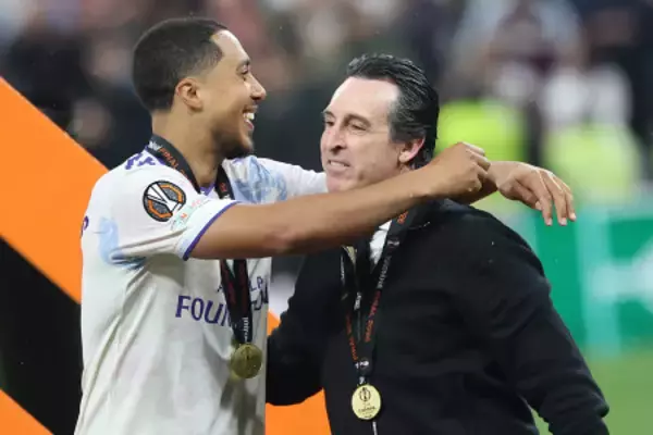 アストンビラのエメリ監督　サッカー