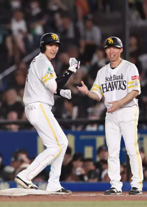 喜ぶ柳田　プロ野球