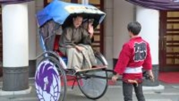 中村獅童、「超歌舞伎」特別ラッピング人力車をPR