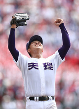 天理の野球は「守り勝つ」＝田畑、汚名返上の好プレー―高校野球