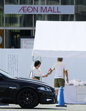 被災１カ月、冥福祈る
