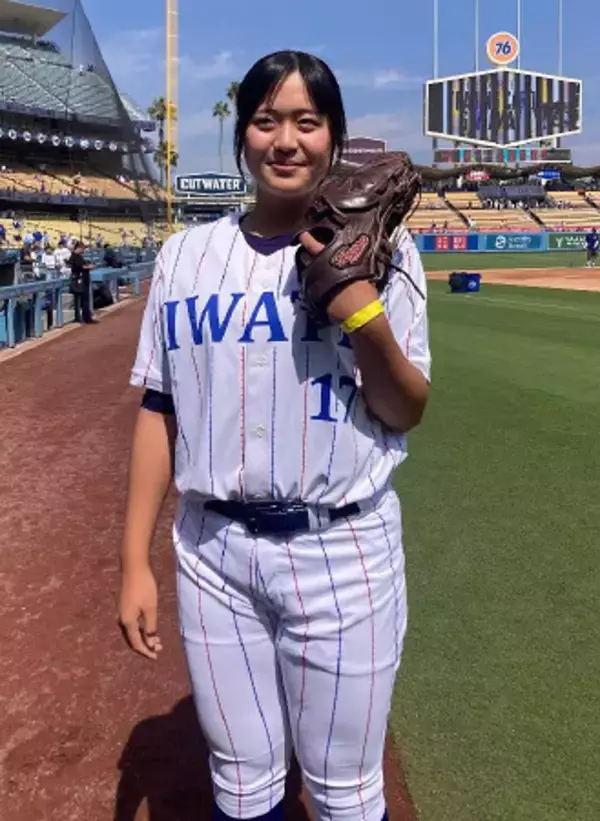 始球式を行った寺本さん　大リーグ