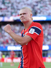 喜ぶハーランド　Ｗ杯サッカー