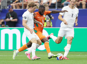 攻め込むケシエ　Ｗ杯サッカー