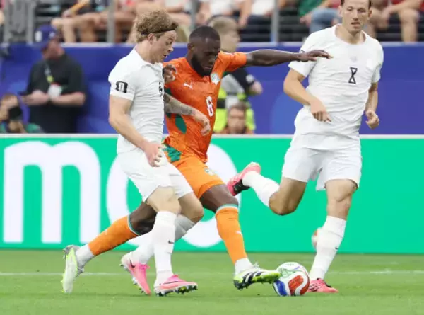 攻め込むケシエ　Ｗ杯サッカー