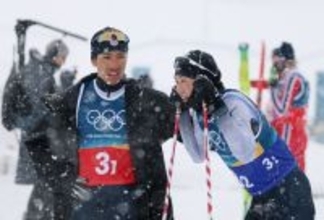 山本涼と言葉を交わす渡部暁　五輪