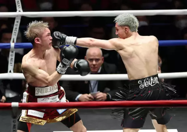 攻められる飯村　ボクシング世界戦