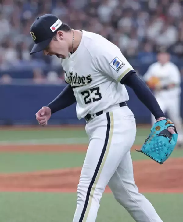 雄たけびを上げる吉田　プロ野球