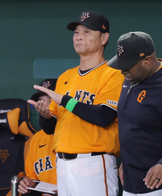 異常事態の中で交流戦初戦＝巨人ファンは懸命に応援―プロ野球
