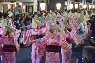 富山の「おわら風の盆」始まる