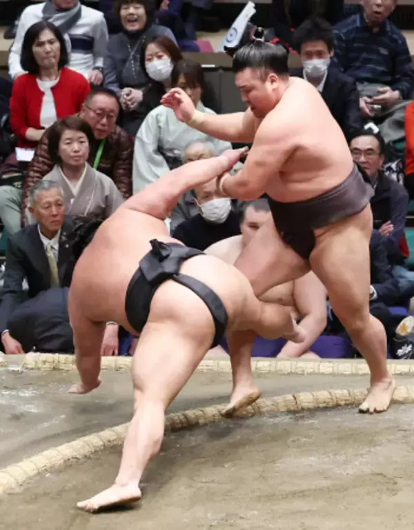 霧島の突き落とし