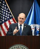 「不法移民摘発の縮小方針表明」の画像1