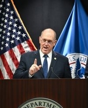 不法移民摘発の縮小方針表明