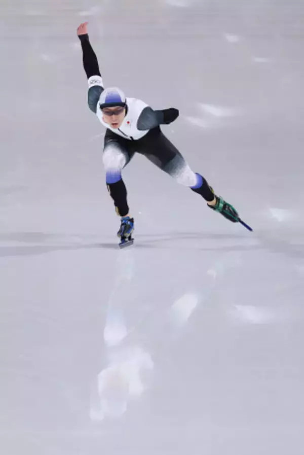 滑走する森重　五輪