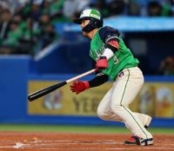 先制適時打を放つ内山　プロ野球