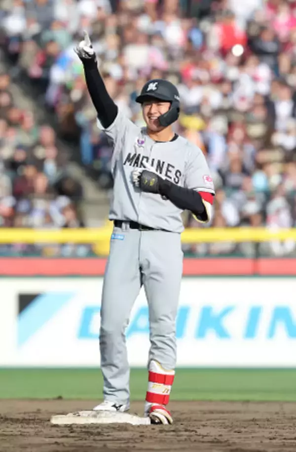 喜ぶ西川　プロ野球