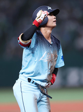 喜ぶ仲田　プロ野球