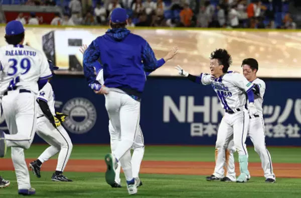 喜ぶ古市ら　プロ野球