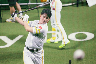 練習する栗原　プロ野球ＣＳ
