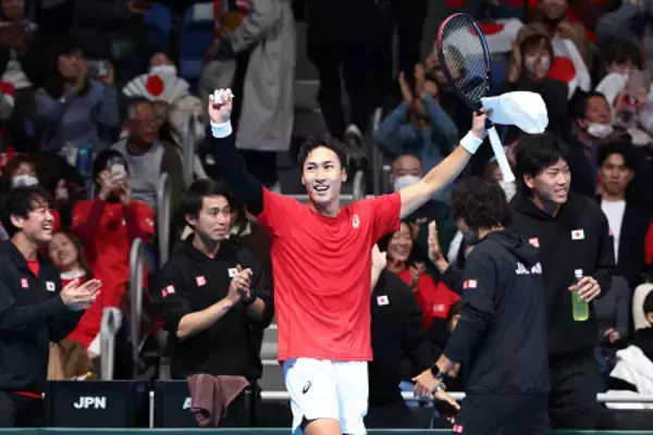 喜ぶ綿貫　デ杯テニス