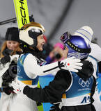 「祝福される丸山　五輪」の画像1