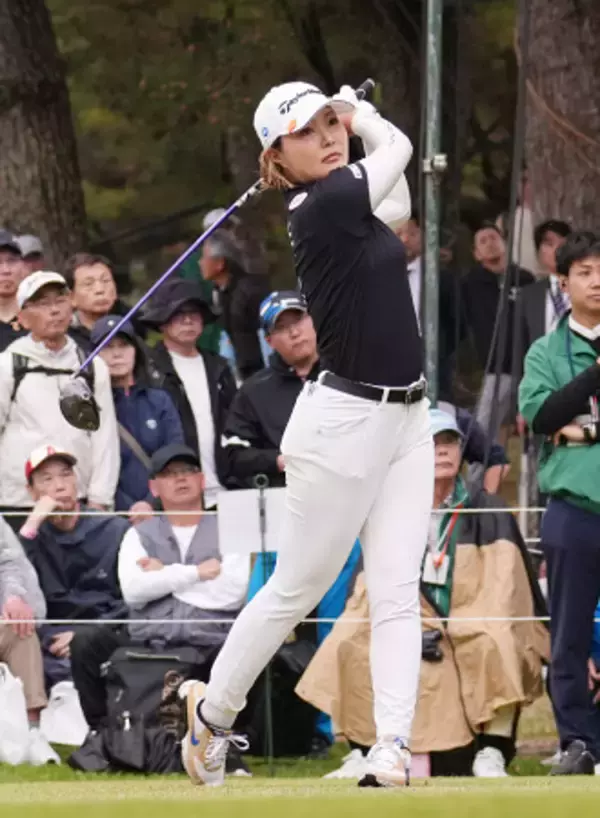 鈴木、高橋彩が首位　女子ゴルフ