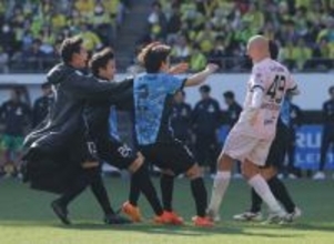 喜ぶ川崎イレブン　Ｊリーグ