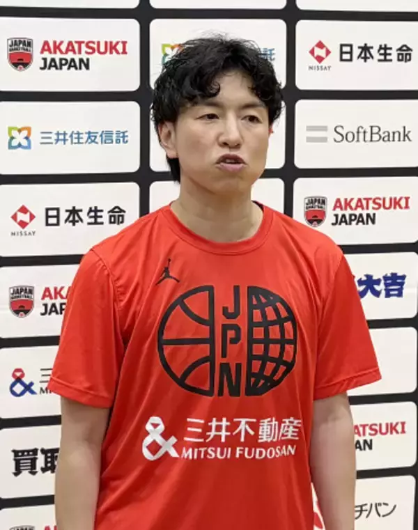 取材に応じる大神監督