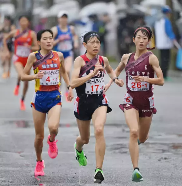 先頭集団を走る川上　全国高校駅伝