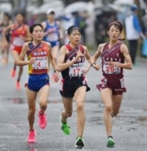 先頭集団を走る川上　全国高校駅伝
