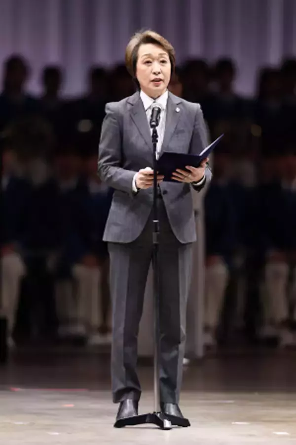 あいさつする橋本ＪＯＣ会長