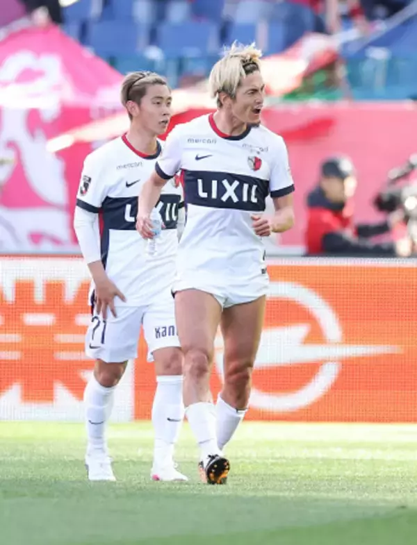 喜ぶ鈴木　Ｊリーグ