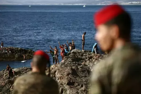 モロッコからスペイン飛び地に移民殺到、死者７２人に 両国発表に隔たり