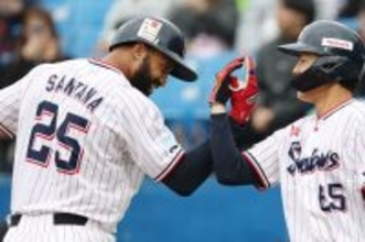 祝福されるサンタナ　プロ野球