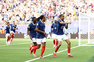 喜ぶバルコラ　Ｗ杯サッカー