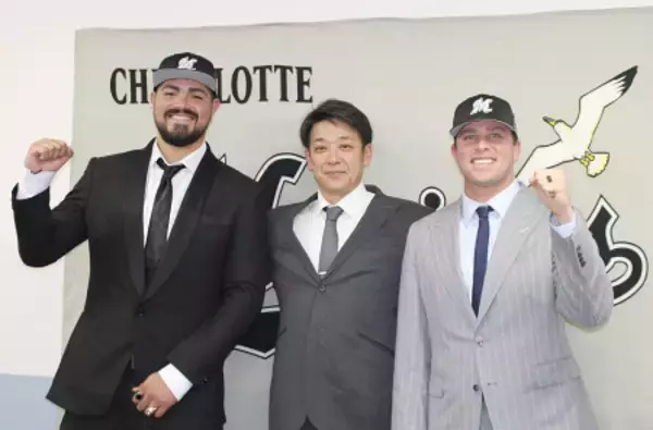 ロングら入団会見　プロ野球