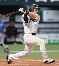 栗原の２点適時打　プロ野球
