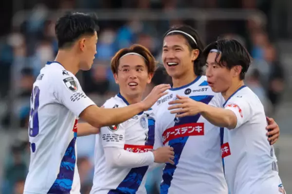 祝福される加藤　Ｊリーグ