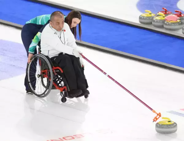 ストーンを放つ中島