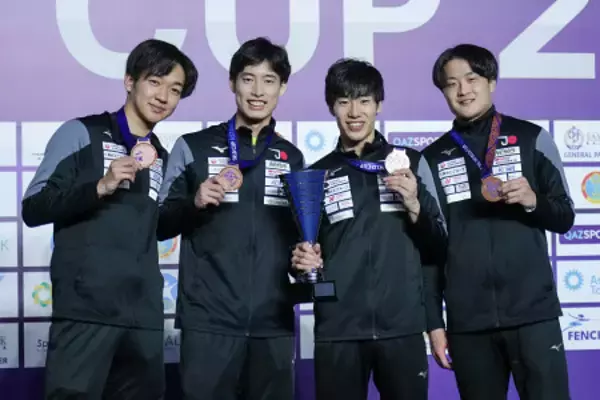 男子エペ３位の日本チーム