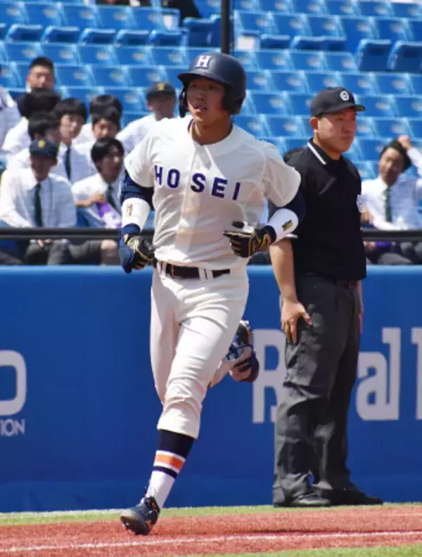 ２ランを放った井上和